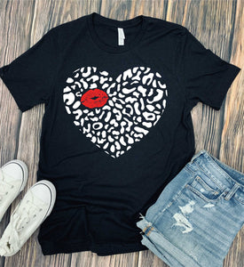 003 leopard heart with lips